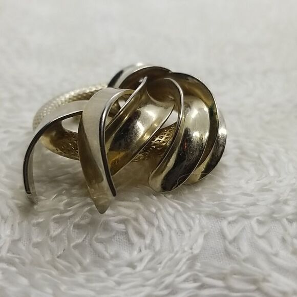 Gold Circle Pin Brooch  wrapped by gold tone ribbon style - Picture 7 of 9